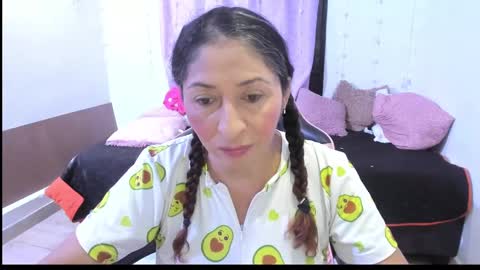 Snapshot of kitty_violet_ chatting on February 24, 2025, 4:16 am violet online show from February 24, 2025, 4:16 am