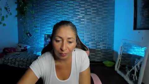 Snapshot of kitty_violet_ chatting on September 28, 2025, 5:46 am violet online show from September 28, 2025, 5:46 am