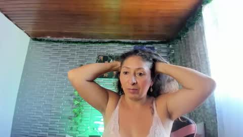 Snapshot of kitty_violet_ chatting on October 24, 2025, 3:30 pm violet online show from October 24, 2025, 3:30 pm