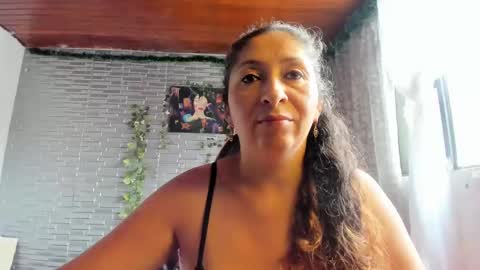 Snapshot of kitty_violet_ chatting on October 25, 2025, 4:57 pm violet online show from October 25, 2025, 4:57 pm