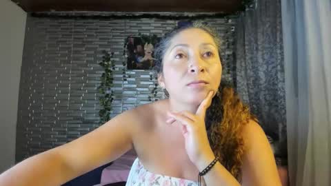 Snapshot of kitty_violet_ chatting on October 30, 2025, 4:47 am violet online show from October 30, 2025, 4:47 am