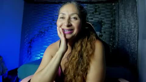 Snapshot of kitty_violet_ chatting on December 1, 2025, 3:00 am violet online show from December 1, 2025, 3:00 am