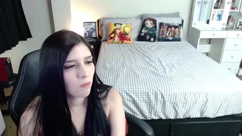Snapshot of kittykat18x chatting on February 18, 2025, 1:32 am Isabel online show from February 18, 2025, 1:32 am