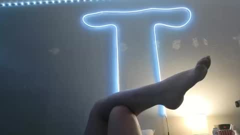 Snapshot of kittykat_1999 chatting on October 13, 2025, 11:10 am kittykat 1999 online show from October 13, 2025, 11:10 am