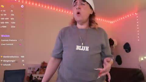 Snapshot of kittykay86 chatting on February 17, 2025, 9:35 am Bella Blue BBW online show from February 17, 2025, 9:35 am