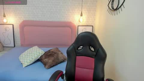  K I T T  Y  online show from October 21, 2025, 12:28 pm