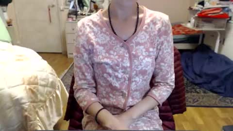 KiuminBerry online show from October 11, 2025, 3:54 pm