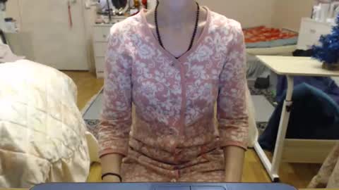 KiuminBerry online show from December 14, 2025, 5:18 pm