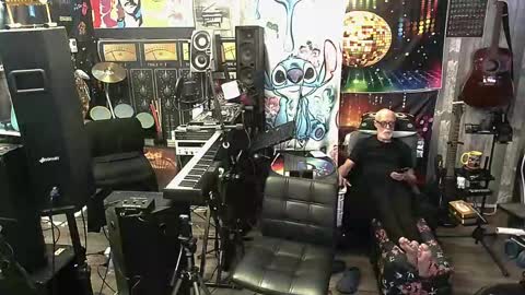 kiveuxmakeu online show from November 9, 2025, 3:05 am