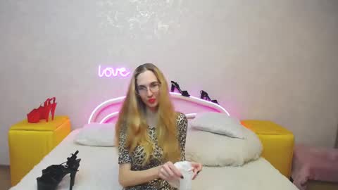 Klary online show from March 5, 2025, 2:12 pm