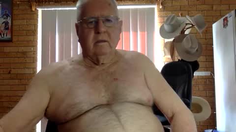 Snapshot of knights2001 chatting on October 9, 2025, 3:37 am Aussiedude online show from October 9, 2025, 3:37 am