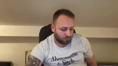 Snapshot of kobasic chatting on November 6, 2025, 11:37 pm hugo online show from November 6, 2025, 11:37 pm