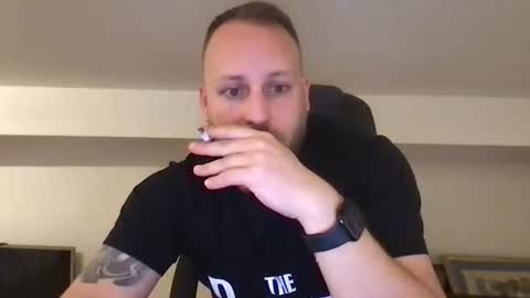 Snapshot of kobasic chatting on November 9, 2025, 5:28 am hugo online show from November 9, 2025, 5:28 am