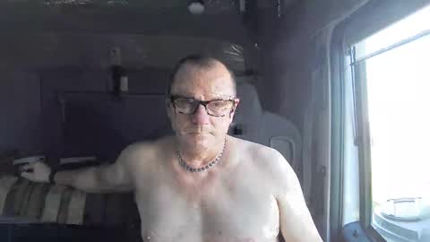 Snapshot of komputer123456789 chatting on March 8, 2025, 11:37 am Bogdan online show from March 8, 2025, 11:37 am