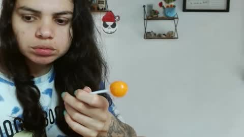 Karoll online show from November 2, 2025, 7:49 pm