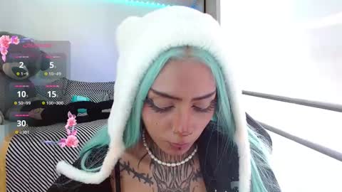 Snapshot of korarousee chatting on November 18, 2025, 2:43 pm Kora online show from November 18, 2025, 2:43 pm