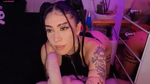 Snapshot of korolovaa chatting on October 17, 2025, 12:14 am korolova online show from October 17, 2025, 12:14 am