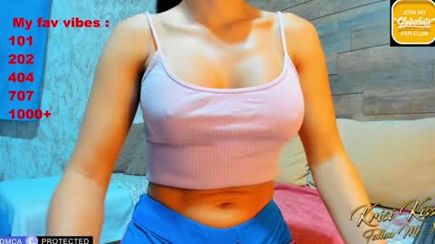 Snapshot of krisi_kiss chatting on November 26, 2025, 4:13 am KrisiFollow me Thumb UP online show from November 26, 2025, 4:13 am