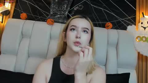 Snapshot of kristal_joi_dl chatting on November 2, 2025, 2:30 pm kristal online show from November 2, 2025, 2:30 pm