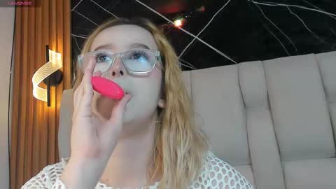 Snapshot of kristal_joi_dl chatting on November 8, 2025, 12:16 pm kristal online show from November 8, 2025, 12:16 pm