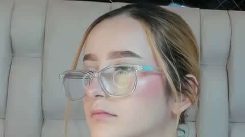 Snapshot of kristal_joi_dl chatting on November 29, 2025, 1:14 pm kristal online show from November 29, 2025, 1:14 pm