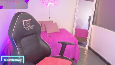 kristen_tay online show from September 10, 2025, 4:12 am