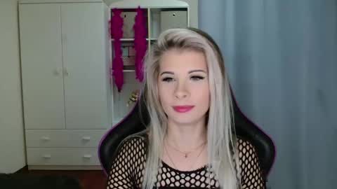 KristineAmore online show from October 31, 2025, 7:42 am