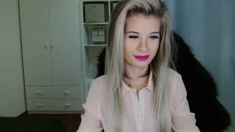 KristineAmore online show from November 7, 2025, 8:03 am