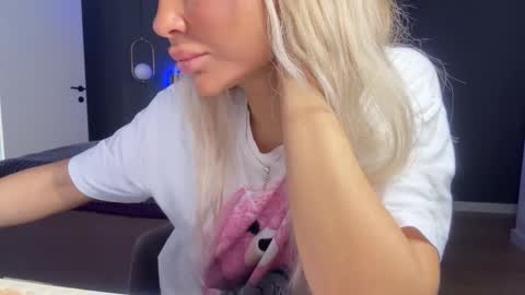 Snapshot of kristy_saint chatting on September 15, 2025, 4:01 am Kristi online show from September 15, 2025, 4:01 am