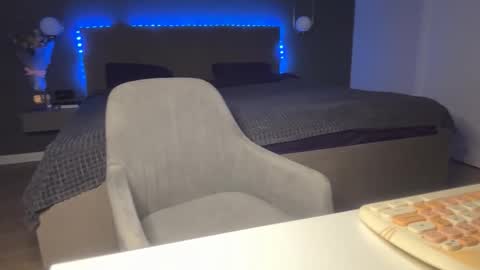 Kristi online show from November 25, 2025, 4:12 am