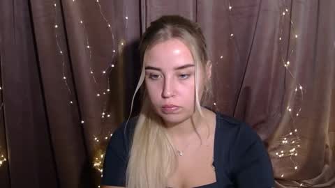 KristyFlowers online show from December 4, 2024, 3:21 pm