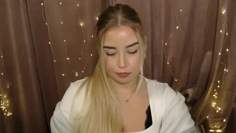 KristyFlowers online show from December 10, 2024, 10:17 am