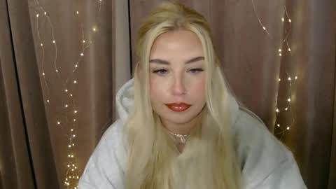 KristyFlowers online show from January 6, 2025, 9:41 am