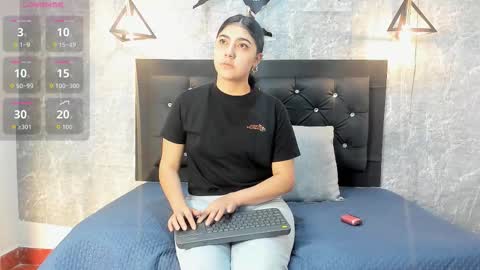 Snapshot of krystal_taylor23 chatting on November 3, 2025, 11:33 am Kystal Taylor online show from November 3, 2025, 11:33 am