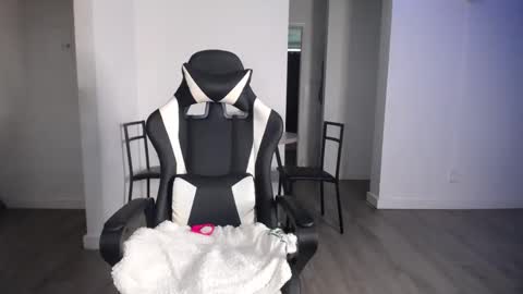 Snapshot of krystalblakexxx chatting on September 10, 2025, 6:19 pm Krystal Blake online show from September 10, 2025, 6:19 pm