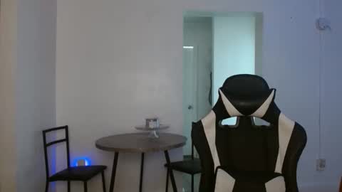 Snapshot of krystalblakexxx chatting on October 27, 2025, 5:17 pm Krystal Blake online show from October 27, 2025, 5:17 pm