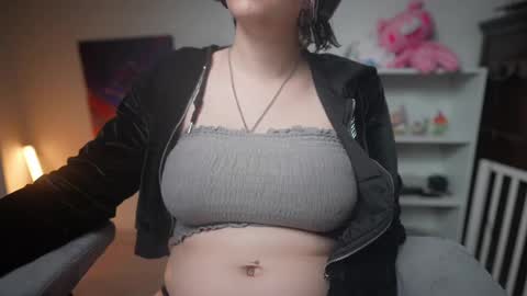 Snapshot of krystalsyxx chatting on February 16, 2025, 4:53 pm Krystal Syx online show from February 16, 2025, 4:53 pm