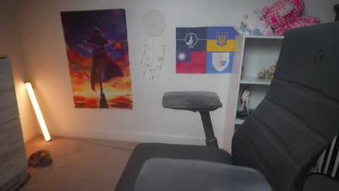 Snapshot of krystalsyxx chatting on March 7, 2025, 2:25 am Krystal Syx online show from March 7, 2025, 2:25 am