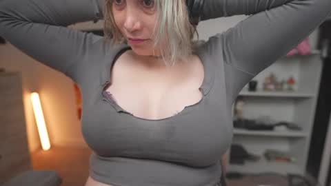 Krystal Syx online show from November 8, 2025, 5:45 pm