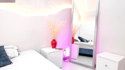 Krystal online show from October 1, 2025, 4:18 am