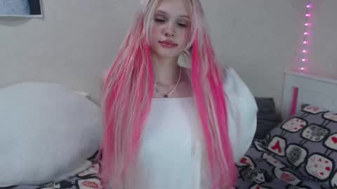 Snapshot of kttyemiow__ chatting on February 16, 2025, 8:00 pm Emilia online show from February 16, 2025, 8:00 pm