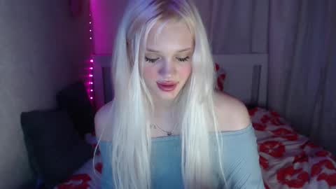 Snapshot of kttyemiow__ chatting on February 26, 2025, 11:26 pm Emilia online show from February 26, 2025, 11:26 pm