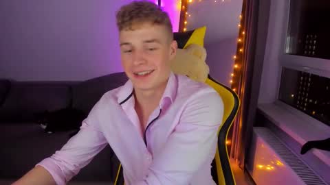 kurt_hanssen online show from November 16, 2025, 8:25 pm