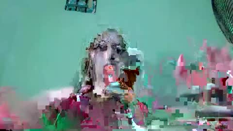 Snapshot of kween_romance chatting on December 30, 2024, 9:08 pm Kween online show from December 30, 2024, 9:08 pm