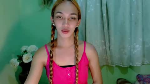 Snapshot of kween_romance chatting on February 3, 2025, 12:25 pm Kween online show from February 3, 2025, 12:25 pm