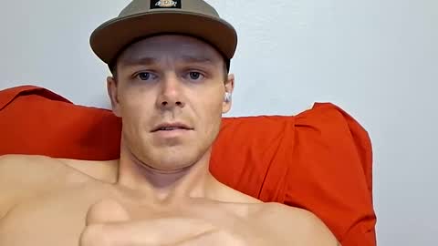Snapshot of kylespade727 chatting on September 20, 2025, 2:34 am Thickcock813 online show from September 20, 2025, 2:34 am