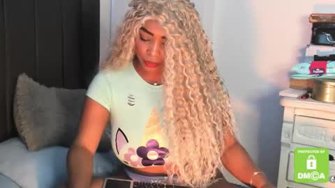 kylie white boobs online show from November 26, 2025, 7:04 pm