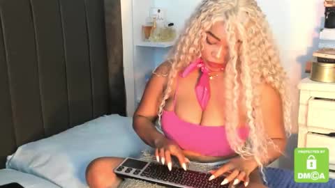 kylie white boobs online show from November 27, 2025, 4:42 pm