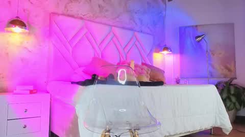 Snapshot of kylle_2050 chatting on November 4, 2025, 11:20 am Kyle online show from November 4, 2025, 11:20 am