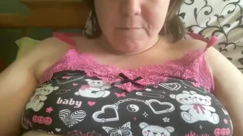 Snapshot of kylorencat chatting on March 11, 2025, 8:09 pm KYLO online show from March 11, 2025, 8:09 pm